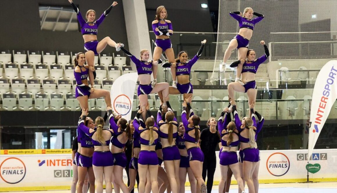 Cheerleader-Vikings-SAF