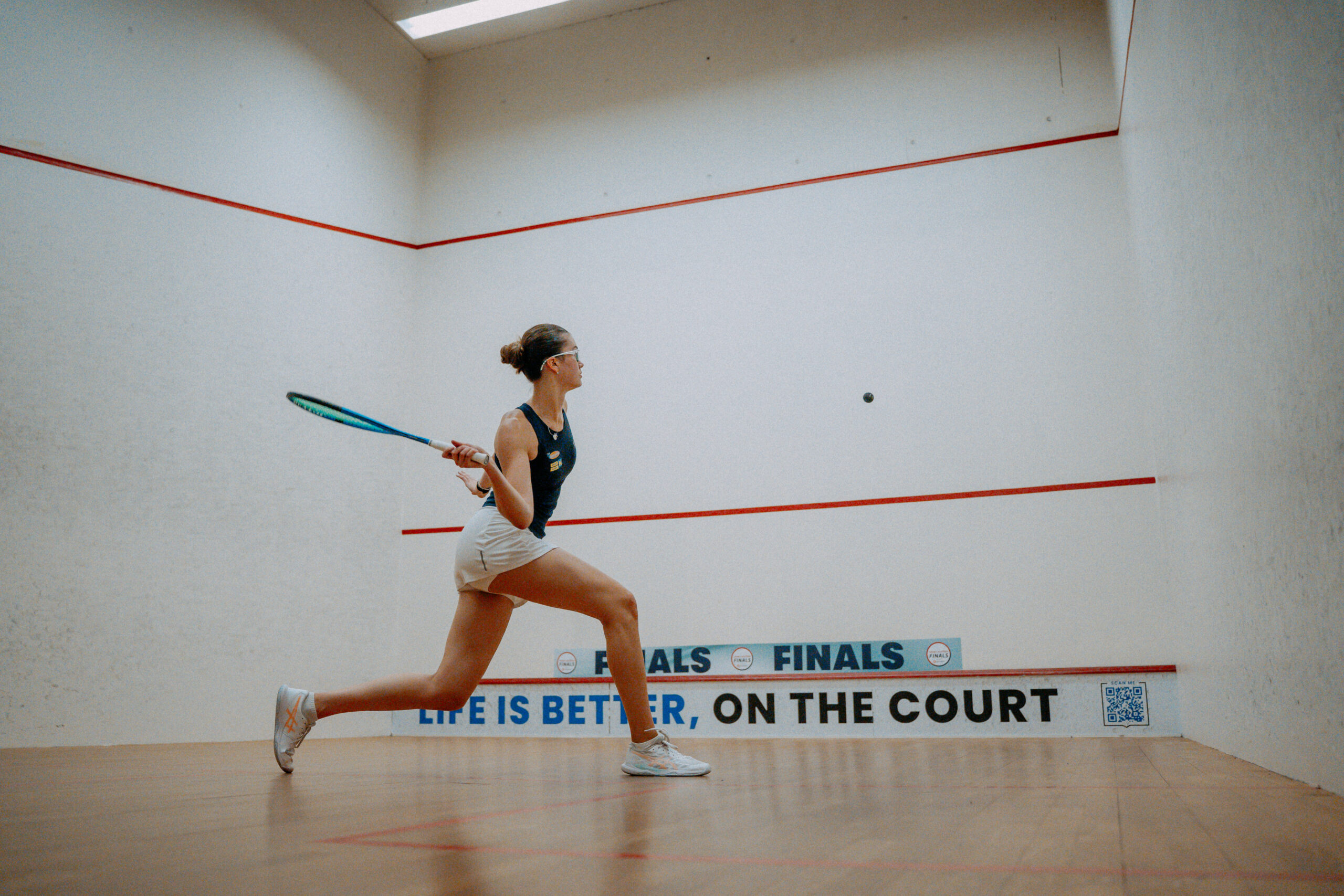 Die Squash-Box ist Begebas "Wohnzimmer"